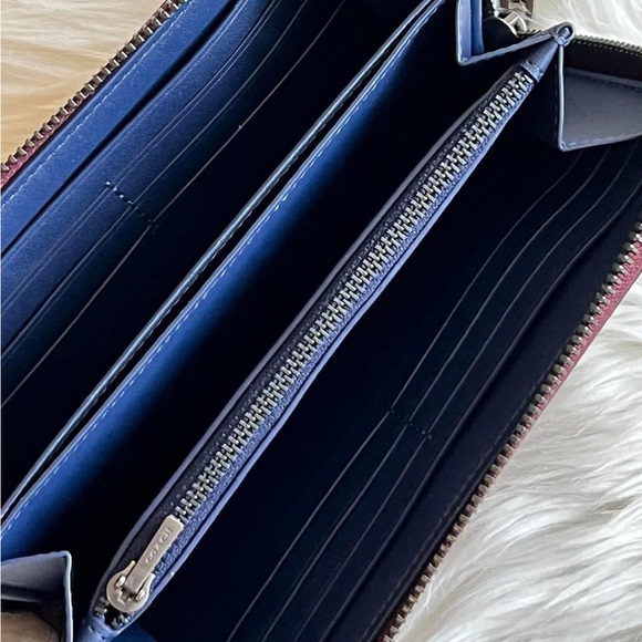 💰SOLD - CG176 - Coach Accordion Zip Wallet with Varsity Patches - Picture 8 of 11